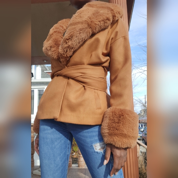 🎉HP🎉Camel Faux Fur Trim Belted Formal Coat - Picture 2 of 6